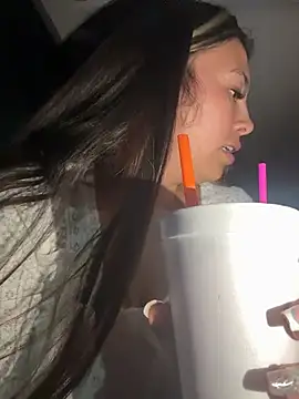 LIZ-06_: διαδικτυακό σόου στην κάμερα