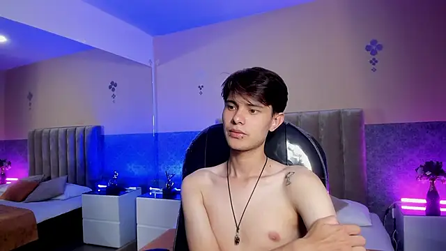 Chat XXX en directo de Derek_Sinn