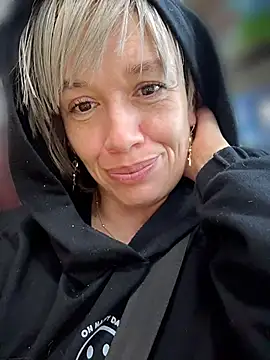 MARILYNMADELENAKOVANOVA Adlı Modelin Canlı XXX Sohbeti