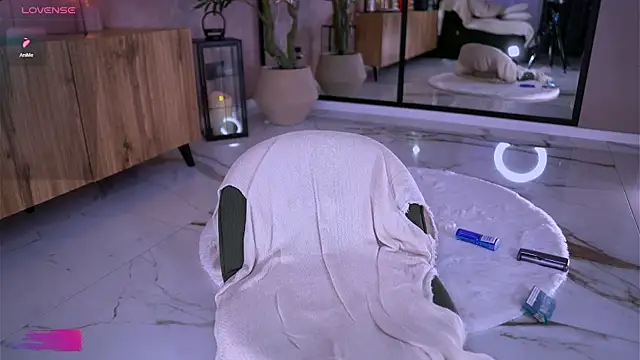 Serene_Sophiex Show in webcam