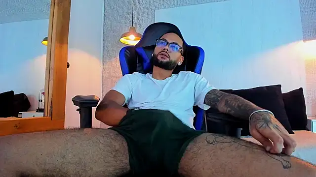 KyleJoss30 Show Webcam