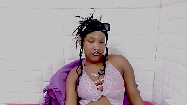 EroticSexyPrada élő XXX-chatje