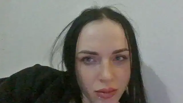 Czat XXX na żywo – Trinsy_Love