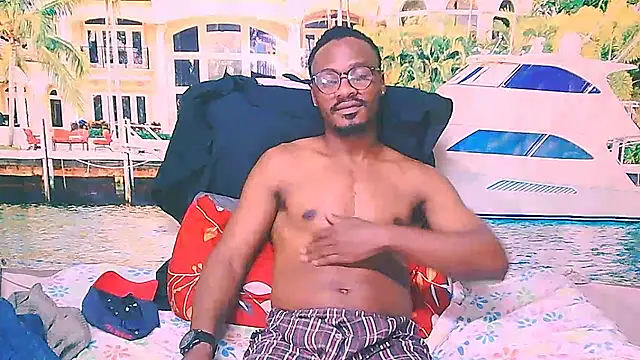 Pokazy przed kamerką – EbonyTiger69