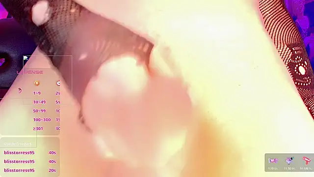 Show modela LeyXandrabraz na web-kameri