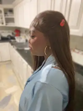 SarahBleer Adlı Modelin Canlı XXX Sohbeti