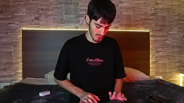 Enzo_Crown: онлайн-секс-чат