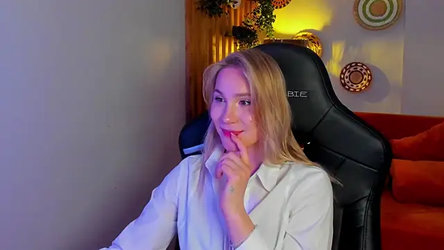 ElaraVoltage: онлайн-секс-чат