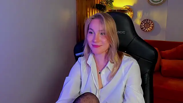 ElaraVoltage 웹캠 쇼