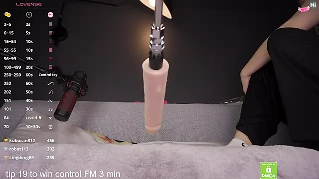 Black_and_Wh1te Adlı Modelin Web Kamerası Şovu