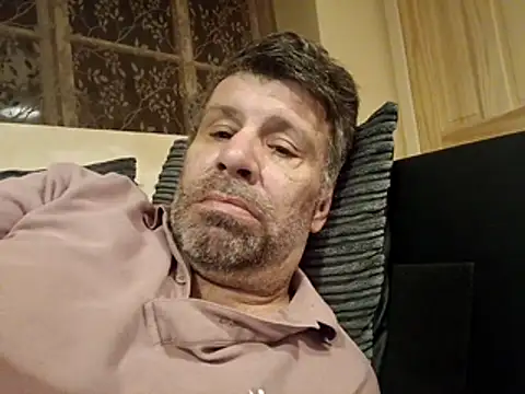 stud2512のライブXXXチャット