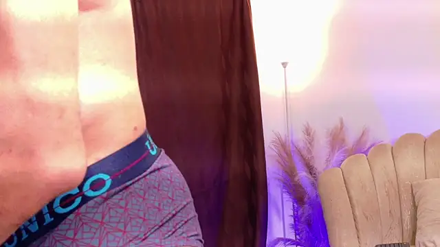 Pertunjukan Kamera Web Aroon_connor1