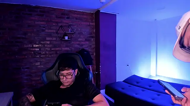 Spaceboys18 – Naživo XXX chat