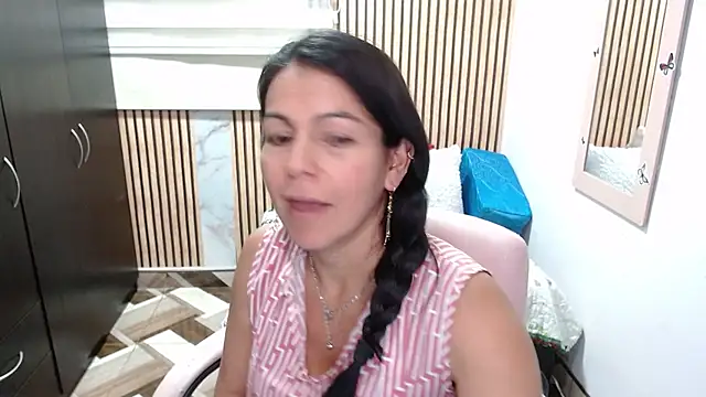 XXX chat uživo modela camilavargas_