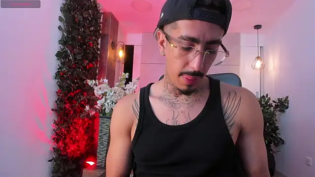 Donovan_Desmond: онлайн-секс-чат