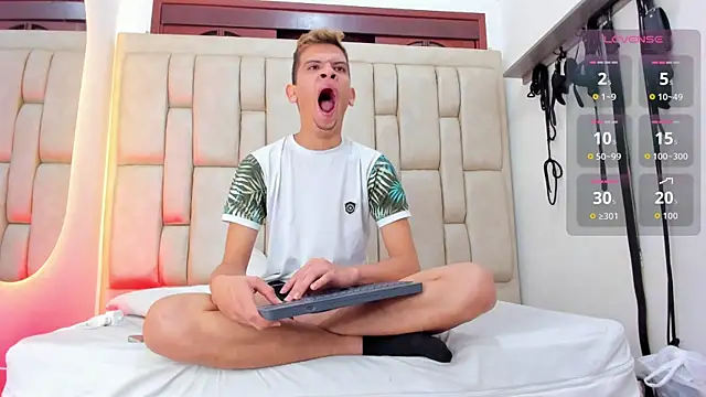 Ethanhot_os' Webcam Show