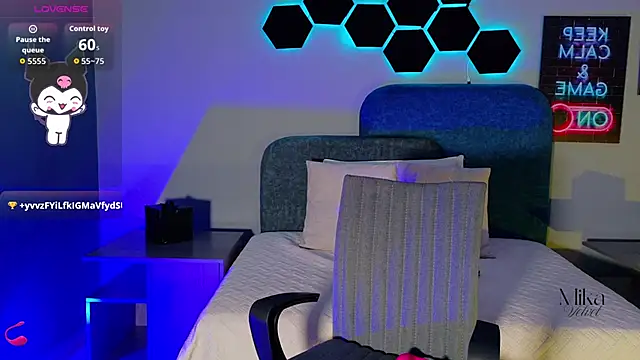 Show modela Mikavelvet08 na web-kameri