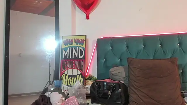 StefanyMiler Chat XXX live