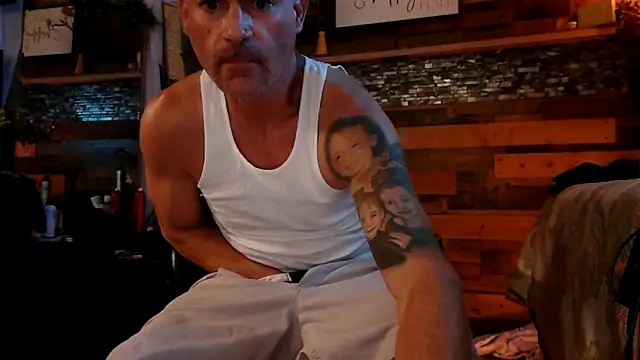 Pertunjukan Kamera Web MISTERANDDEMI