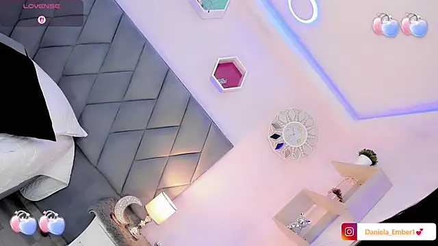 Amira_Ember's Webcam Show