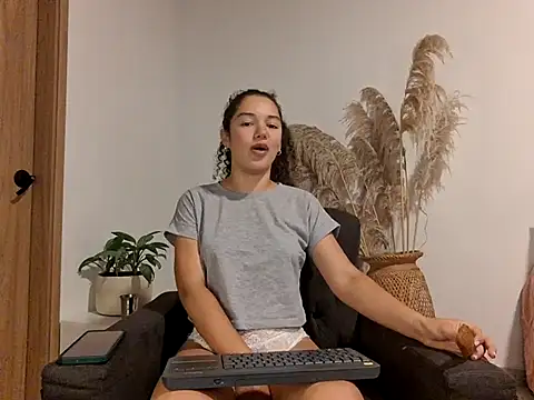 MiaRouseex: онлайн-секс-чат