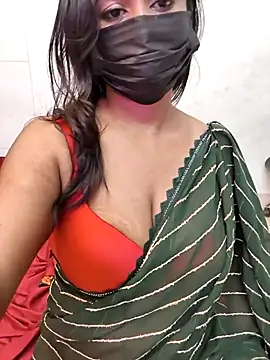 Arohi_baby: διαδικτυακό σόου στην κάμερα