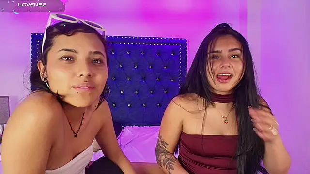 Pokazy przed kamerką – Serena_and_zoe