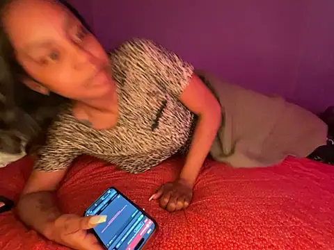 Chat +18 de TheRealOshunQueen ao vivo