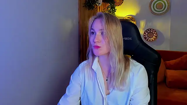 ElaraVoltage's Live XXX Chat