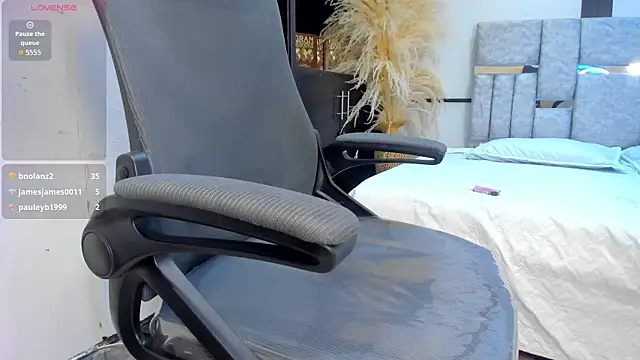 nahomyrusell's Webcam Show