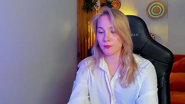 ElaraVoltage Live XXX Chat