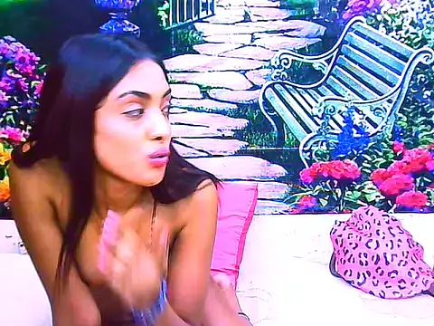 IndianPretty14u2Luv – Live XXX-chat