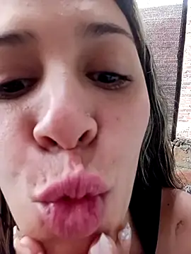 Chat XXX en directo de kiki_milu