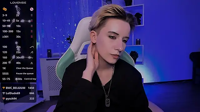 XXX chat uživo modela _Rein_ramm