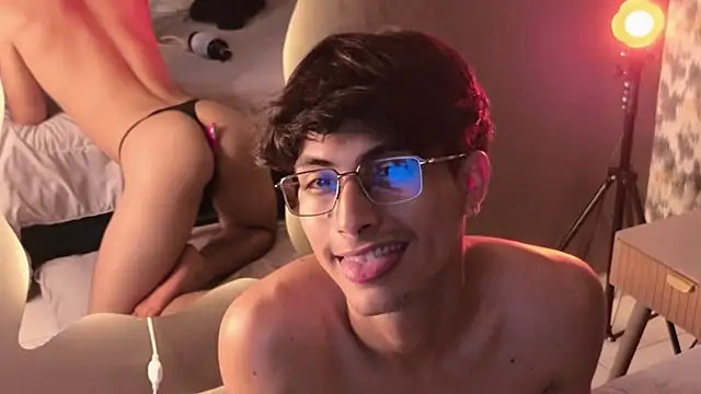 Aaron_Ezeのウェブカメラショー