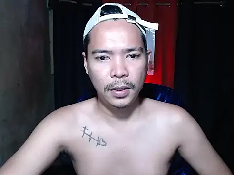 Show modela MANIACasianX na web-kameri