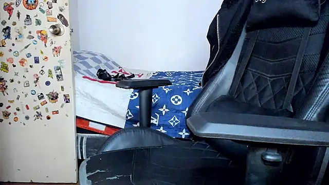 Tommy_Bred Pertunjukan Webcam