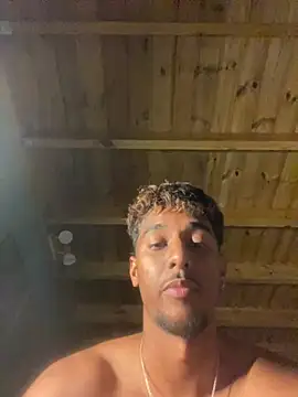 Axel_black10 Show in webcam