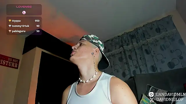 دردشة DavidNeill الجنسية المباشرة