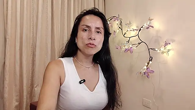 Bella_Exhibition Chat XXX in diretta