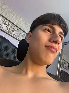 Chat +18 de Lander_Cruz ao vivo