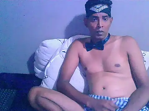 IndianHunk01: διαδικτυακό σόου στην κάμερα