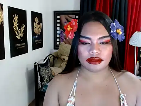 TSbrianaHugeCock 网络视讯表演