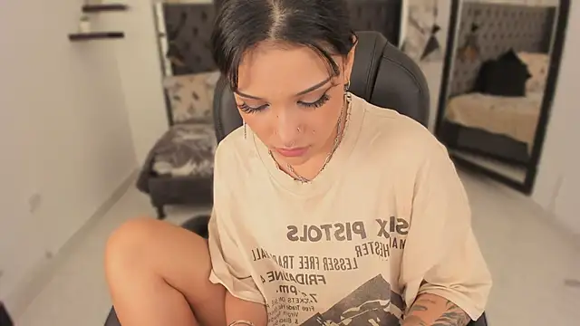 renee_shelby_'s Live XXX Chat