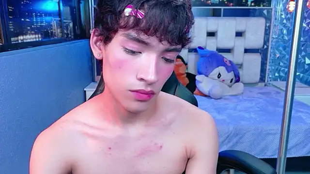 AlecciaNova: вебкам-шоу