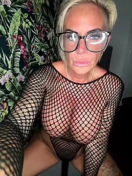 Big-Tits696969: онлайн-секс-чат