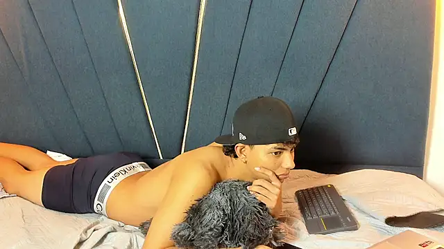 Enzo_love18 Webcam Show