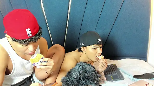 Enzo_love18 Show in webcam