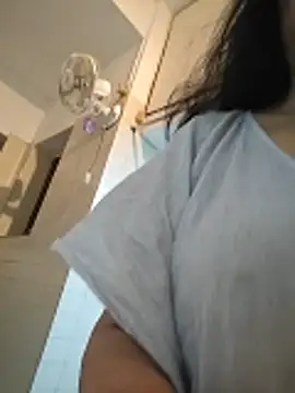 NakedMILFx élő XXX-chatje