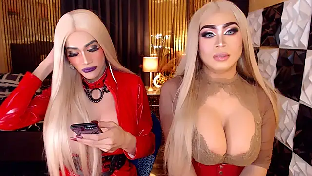 Chatroom XXX en direct de MonstrousCockDiva